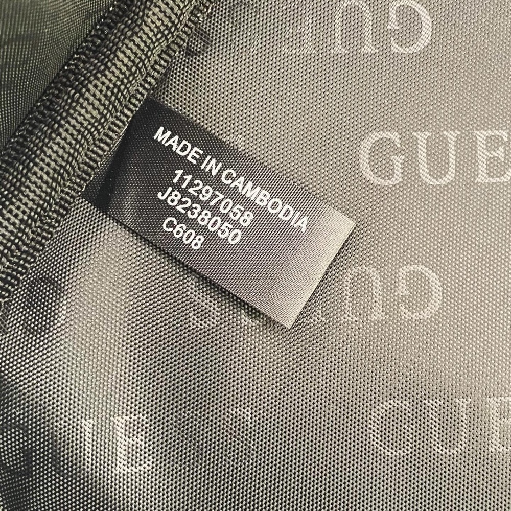 NWT Guess Woman's small cosmetic black bag - Picture 7 of 9